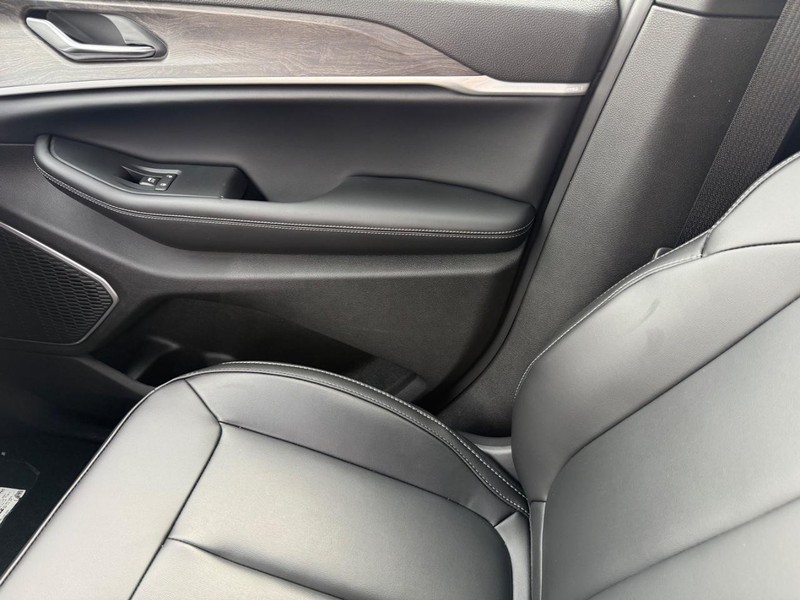 Jeep Grand Cherokee Vehicle Full-screen Gallery Image 27