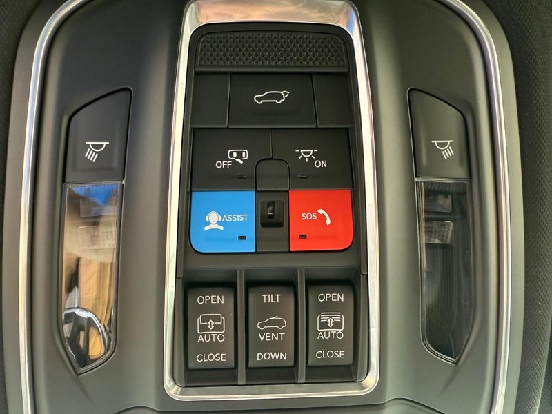 Jeep Grand Cherokee Vehicle Full-screen Gallery Image 28