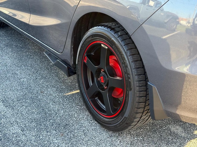 Honda Fit Vehicle Full-screen Gallery Image 06