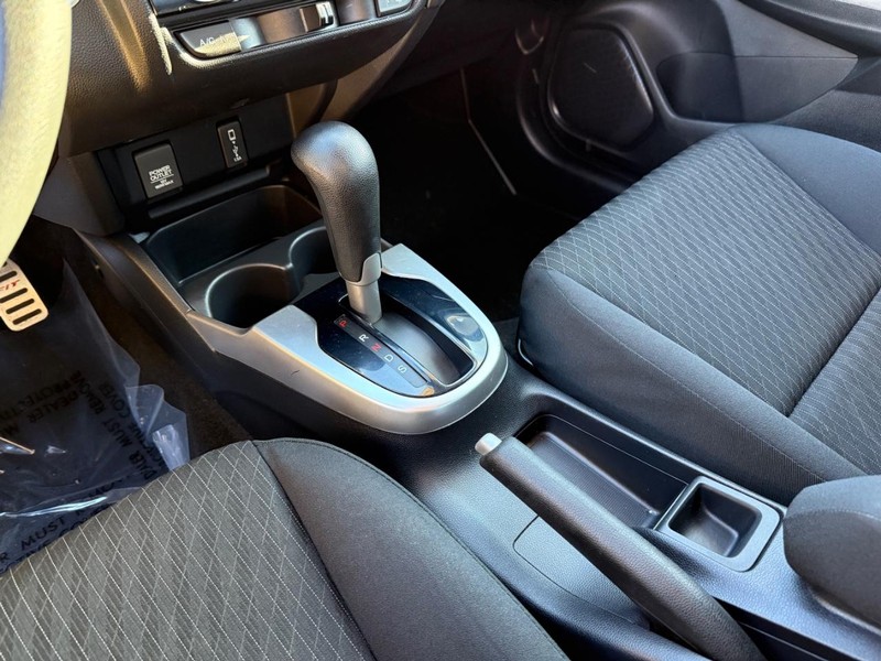 Honda Fit Vehicle Full-screen Gallery Image 26