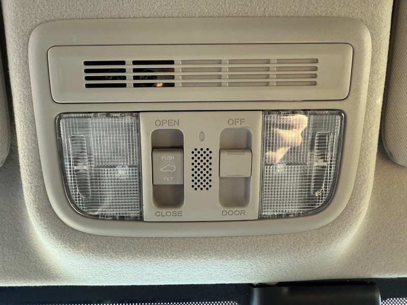 Honda Fit Vehicle Full-screen Gallery Image 28