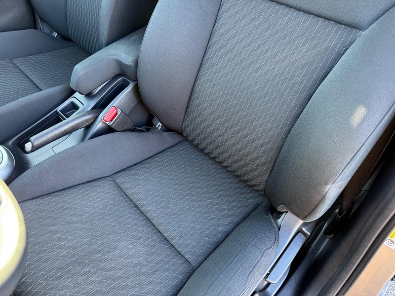 Honda Fit Vehicle Full-screen Gallery Image 31