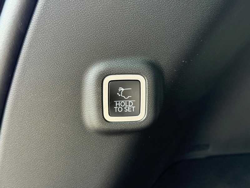 Jeep Cherokee Vehicle Full-screen Gallery Image 8