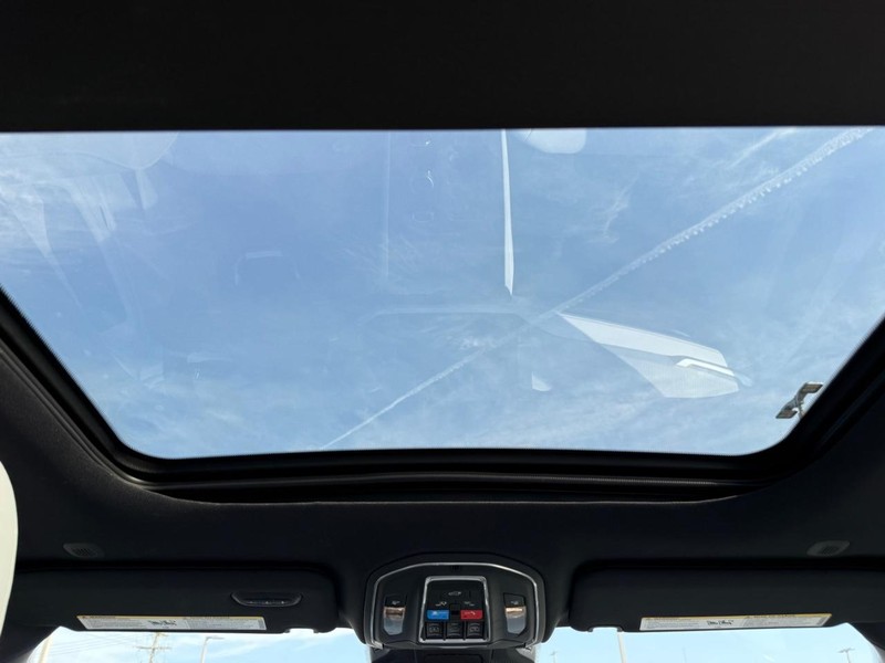 Jeep Cherokee Vehicle Full-screen Gallery Image 13