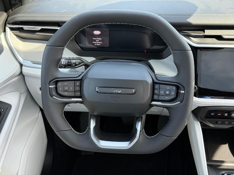 Jeep Cherokee Vehicle Full-screen Gallery Image 15