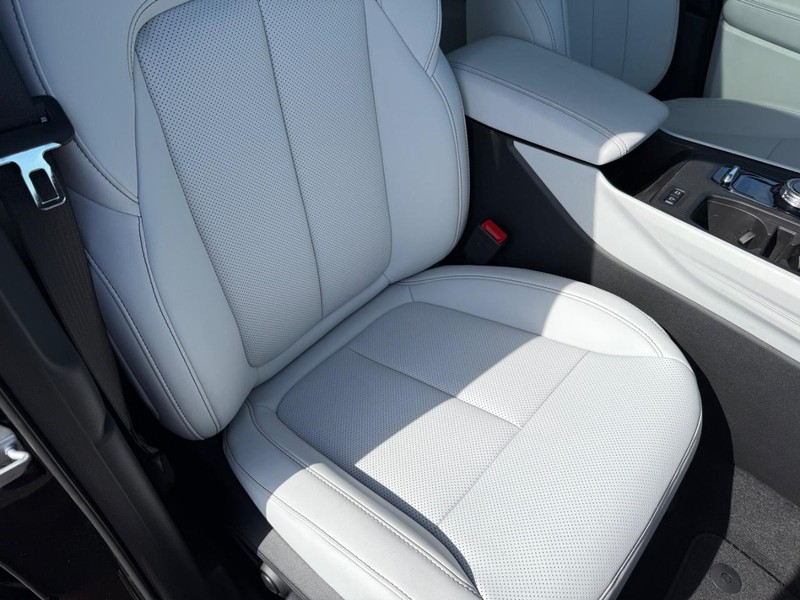 Jeep Cherokee Vehicle Full-screen Gallery Image 17