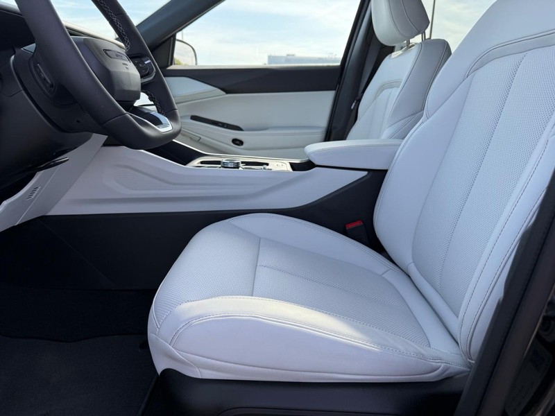 Jeep Cherokee Vehicle Full-screen Gallery Image 19