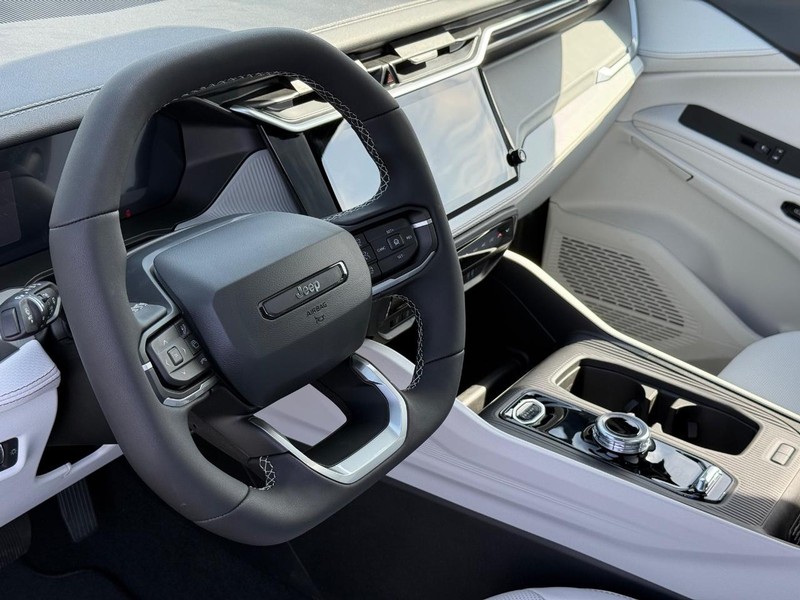 Jeep Cherokee Vehicle Full-screen Gallery Image 20