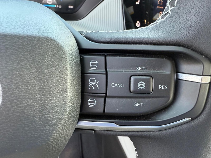 Jeep Cherokee Vehicle Full-screen Gallery Image 22