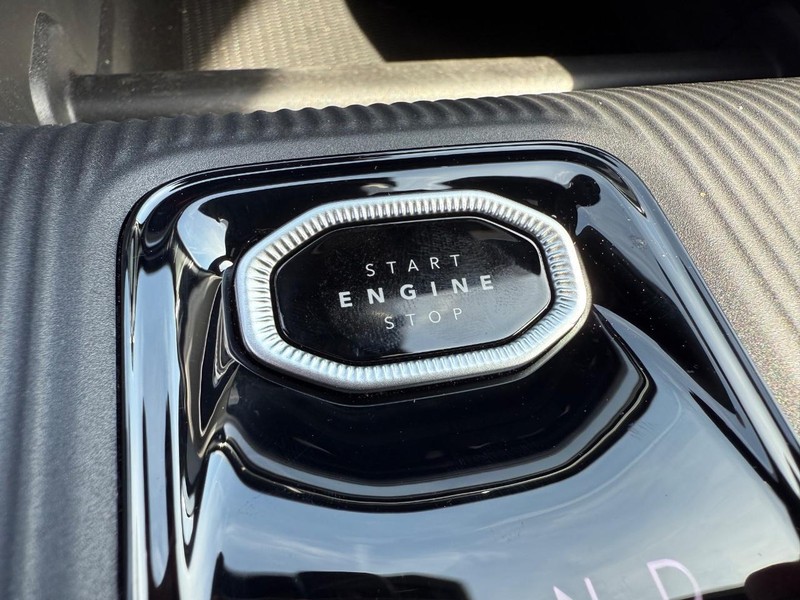 Jeep Cherokee Vehicle Full-screen Gallery Image 23
