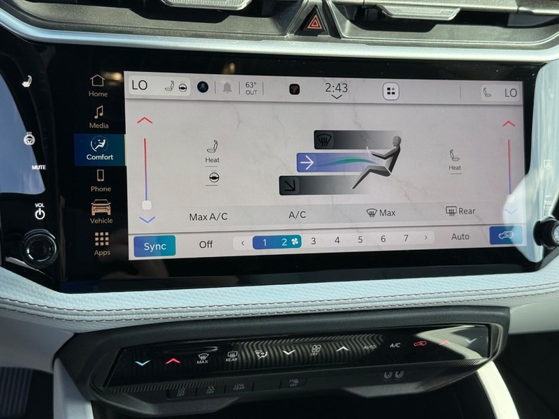 Jeep Cherokee Vehicle Full-screen Gallery Image 24