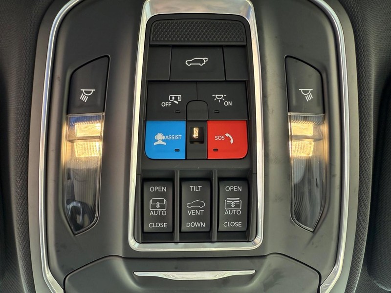 Jeep Cherokee Vehicle Full-screen Gallery Image 28