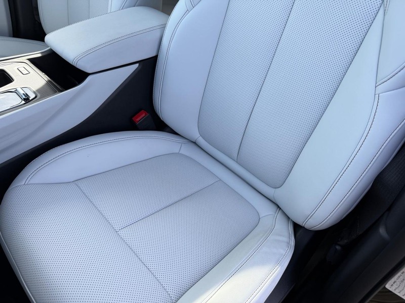 Jeep Cherokee Vehicle Full-screen Gallery Image 31
