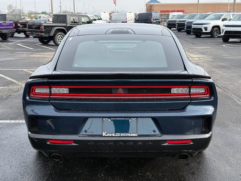 Dodge Charger Vehicle Full-screen Gallery Image 4