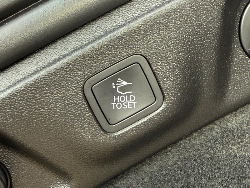 Dodge Charger Vehicle Full-screen Gallery Image 8