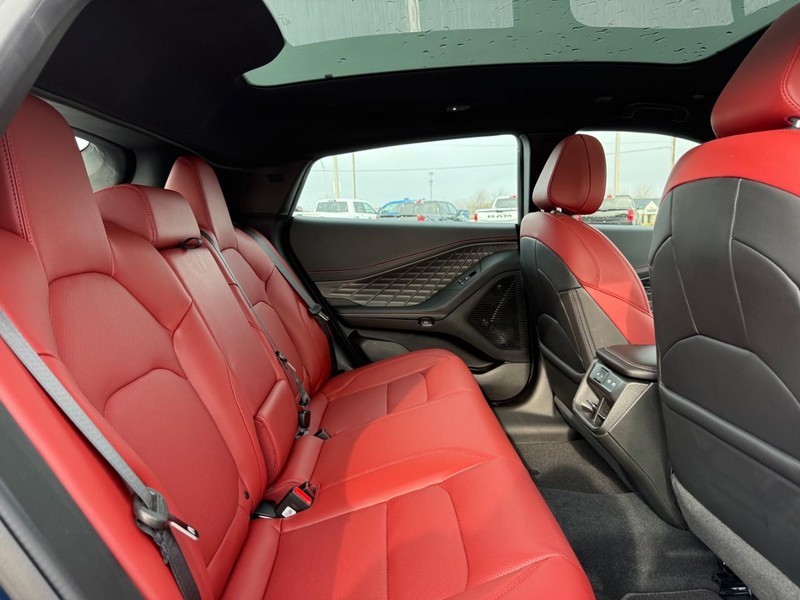 Dodge Charger Vehicle Full-screen Gallery Image 11