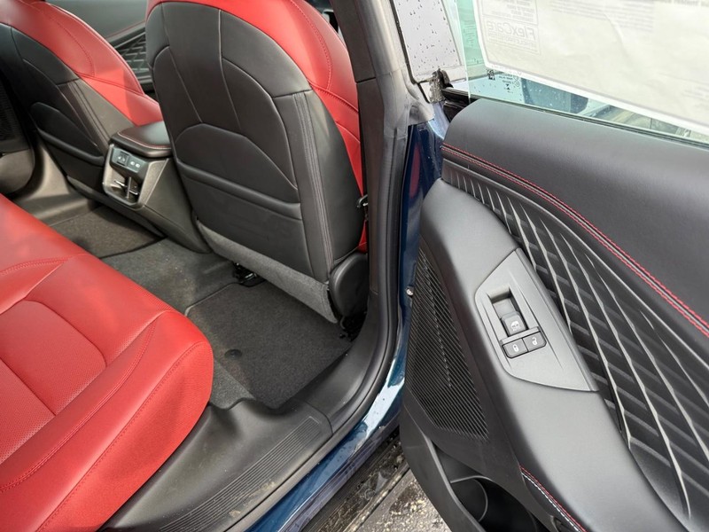 Dodge Charger Vehicle Full-screen Gallery Image 12