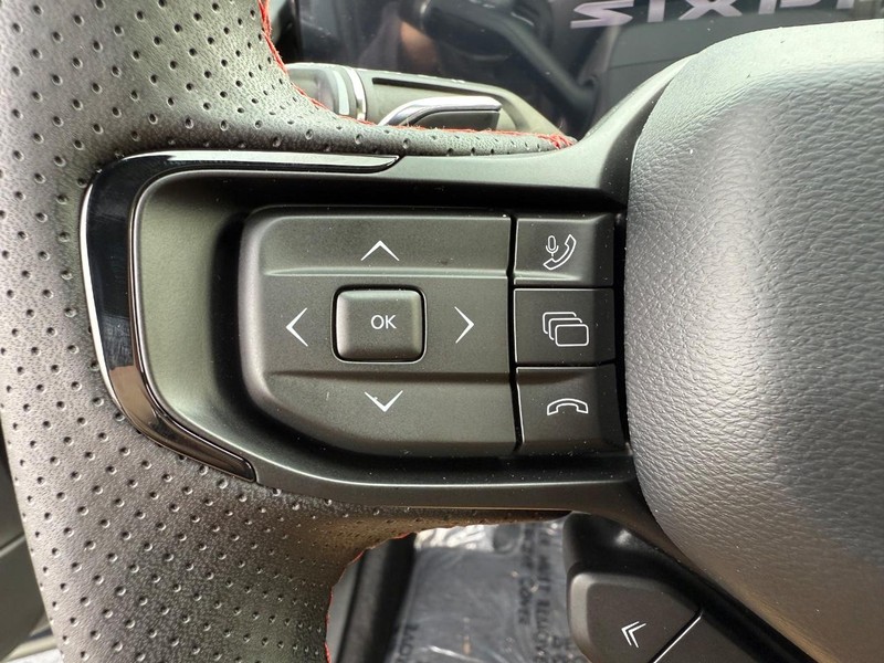 Dodge Charger Vehicle Full-screen Gallery Image 21