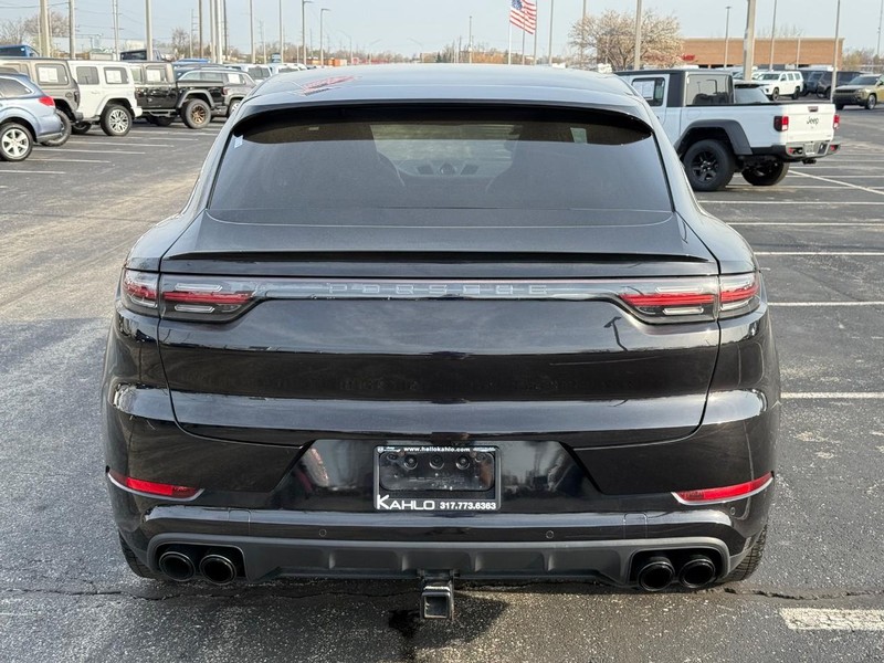 Porsche Cayenne Vehicle Full-screen Gallery Image 4