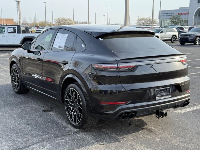 Porsche Cayenne Vehicle Full-screen Gallery Image 5