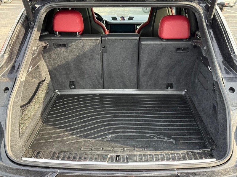 Porsche Cayenne Vehicle Full-screen Gallery Image 7