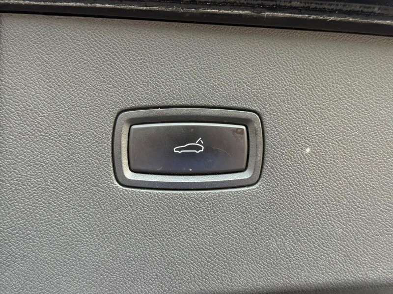 Porsche Cayenne Vehicle Full-screen Gallery Image 8