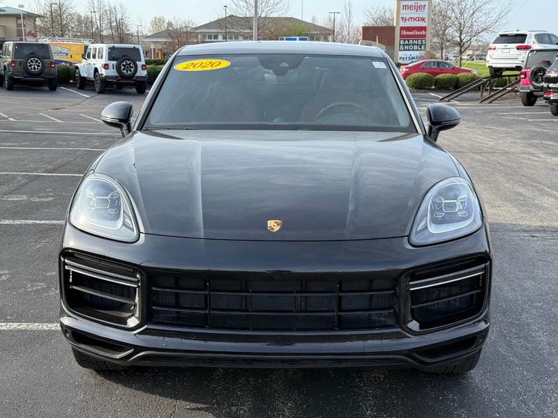 Porsche Cayenne Vehicle Full-screen Gallery Image 10