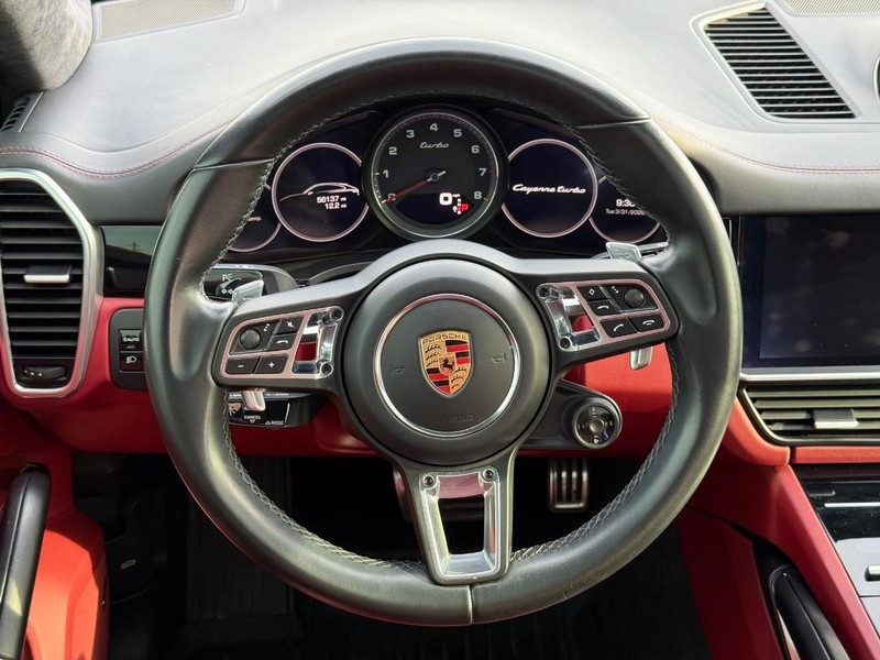 Porsche Cayenne Vehicle Full-screen Gallery Image 15