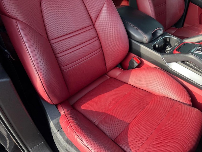 Porsche Cayenne Vehicle Full-screen Gallery Image 17