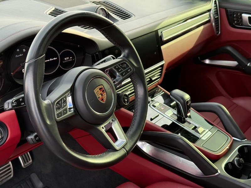 Porsche Cayenne Vehicle Full-screen Gallery Image 20