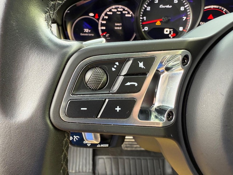 Porsche Cayenne Vehicle Full-screen Gallery Image 21