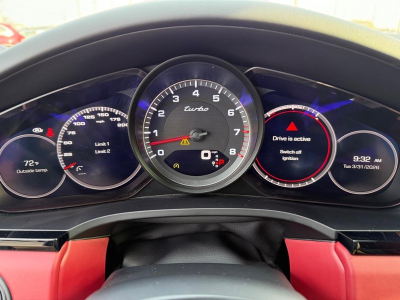 Porsche Cayenne Vehicle Full-screen Gallery Image 28