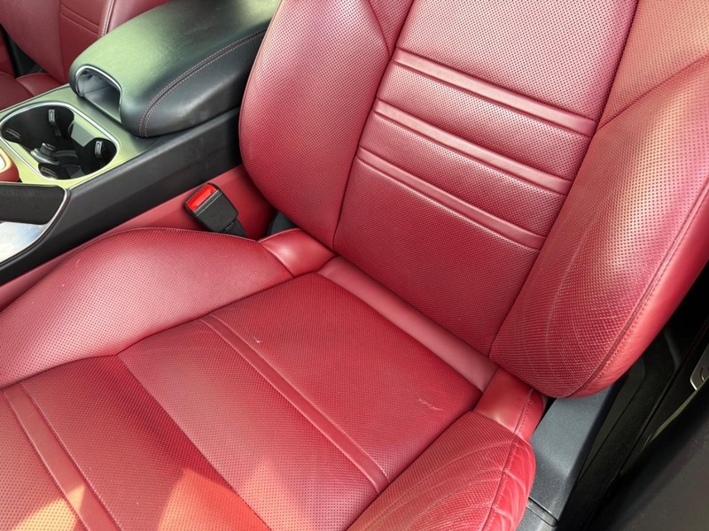 Porsche Cayenne Vehicle Full-screen Gallery Image 30