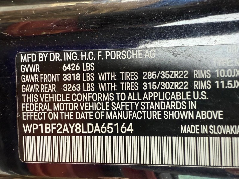 Porsche Cayenne Vehicle Full-screen Gallery Image 31