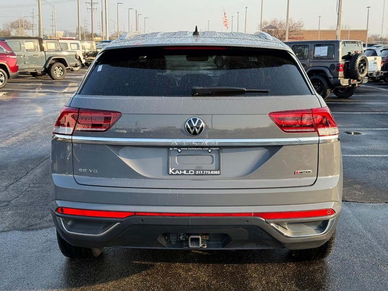 Volkswagen Atlas Cross Sport Vehicle Full-screen Gallery Image 4