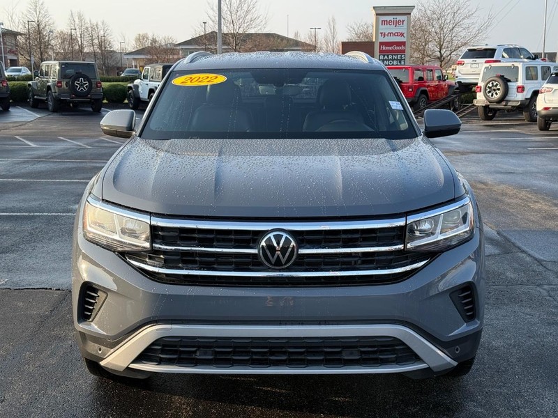 Volkswagen Atlas Cross Sport Vehicle Full-screen Gallery Image 10