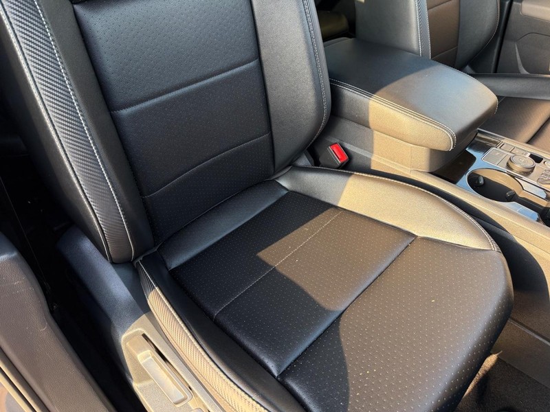 Volkswagen Atlas Cross Sport Vehicle Full-screen Gallery Image 16