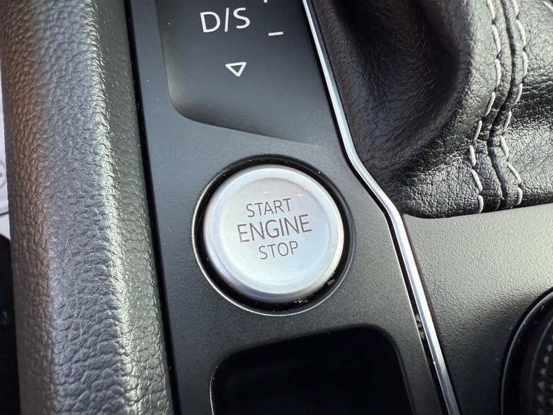 Volkswagen Atlas Cross Sport Vehicle Full-screen Gallery Image 22