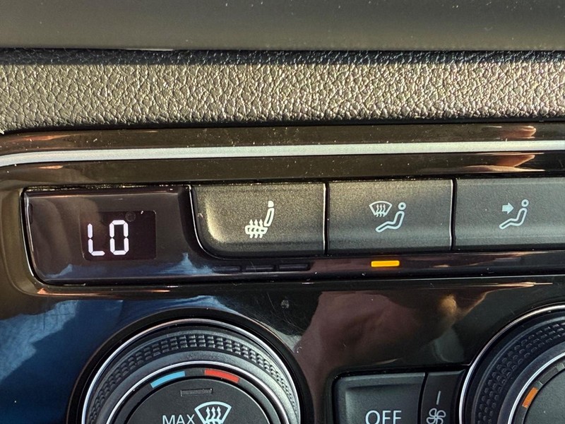 Volkswagen Atlas Cross Sport Vehicle Full-screen Gallery Image 23