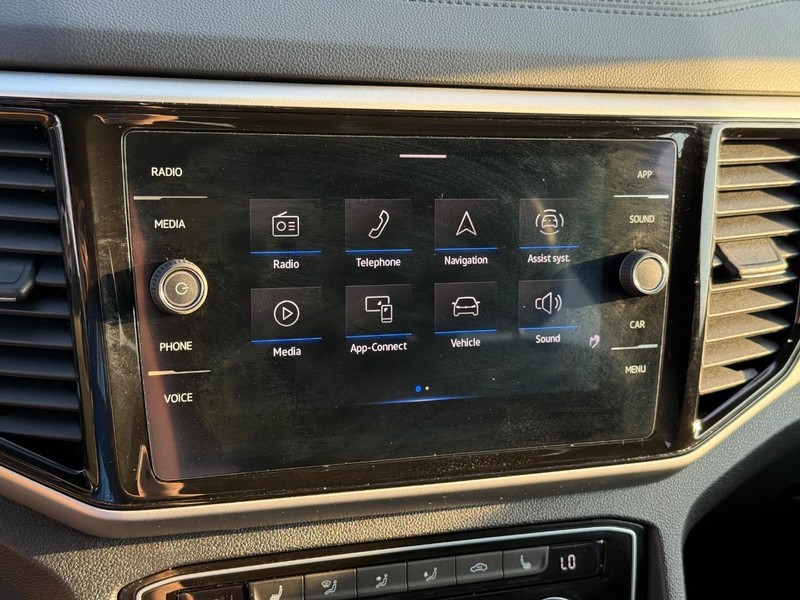 Volkswagen Atlas Cross Sport Vehicle Full-screen Gallery Image 24