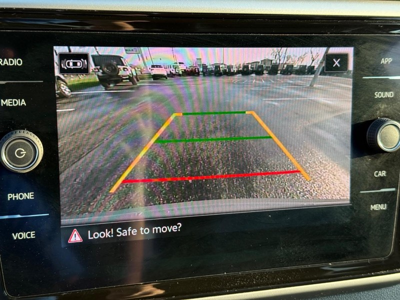 Volkswagen Atlas Cross Sport Vehicle Full-screen Gallery Image 25