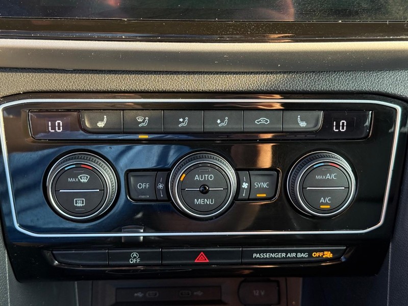 Volkswagen Atlas Cross Sport Vehicle Full-screen Gallery Image 26