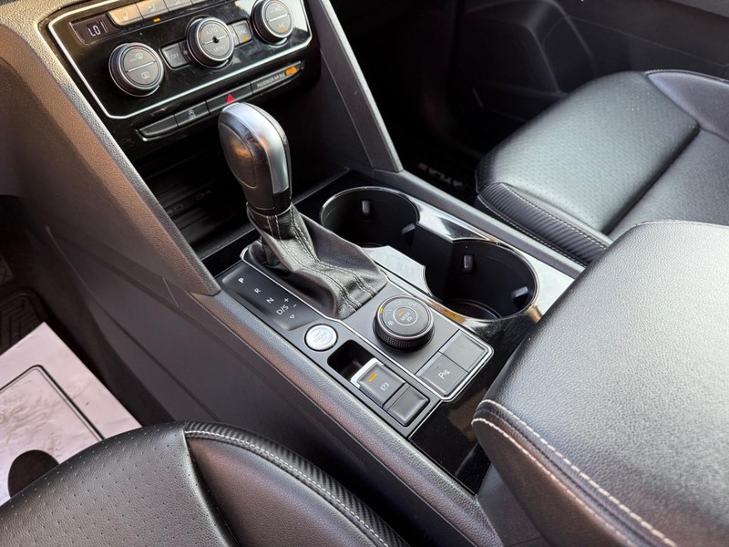 Volkswagen Atlas Cross Sport Vehicle Full-screen Gallery Image 27