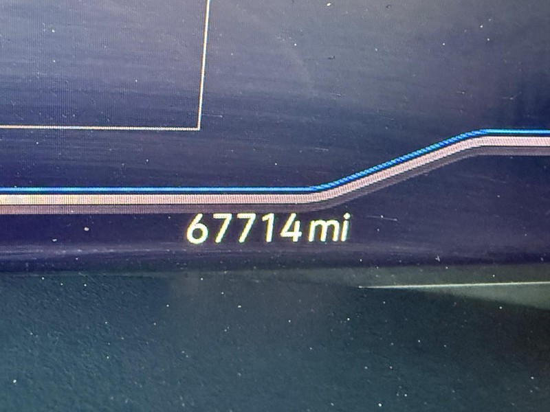 Volkswagen Atlas Cross Sport Vehicle Full-screen Gallery Image 30