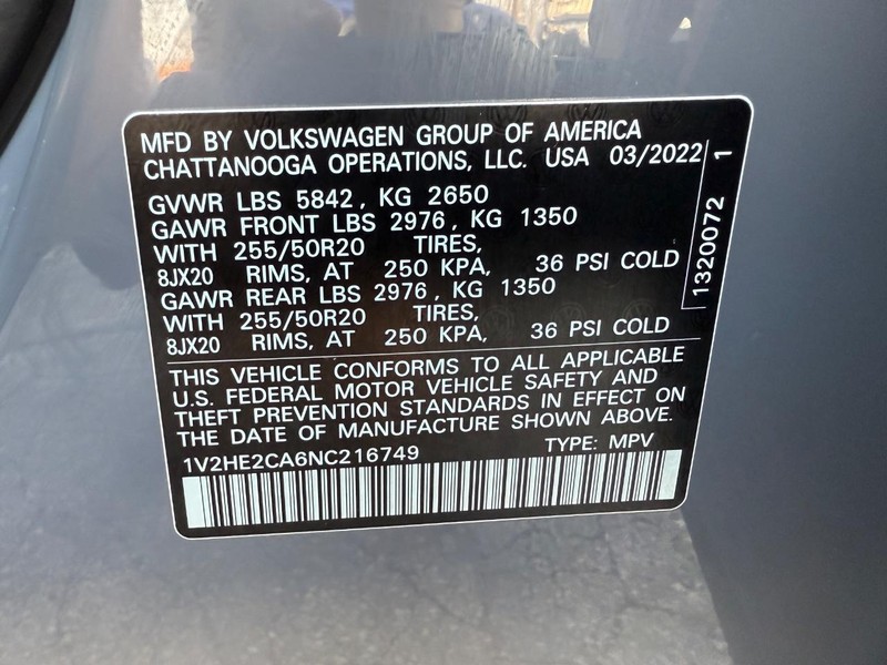 Volkswagen Atlas Cross Sport Vehicle Full-screen Gallery Image 32