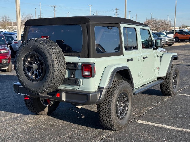 Jeep Wrangler Vehicle Full-screen Gallery Image 3