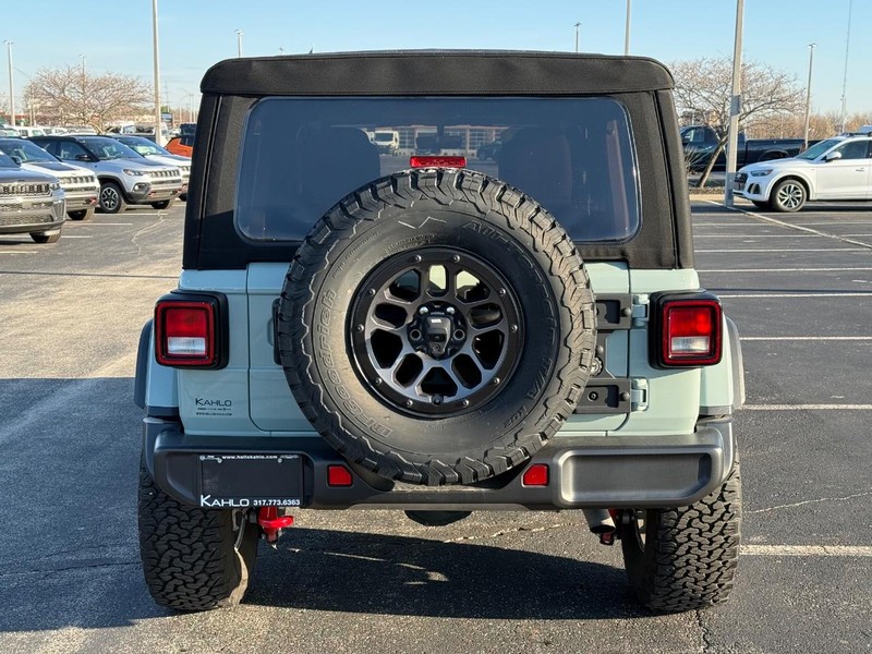 Jeep Wrangler Vehicle Full-screen Gallery Image 4