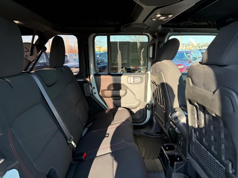 Jeep Wrangler Vehicle Full-screen Gallery Image 10