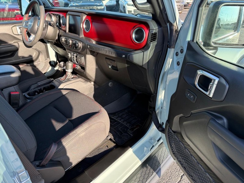 Jeep Wrangler Vehicle Full-screen Gallery Image 14