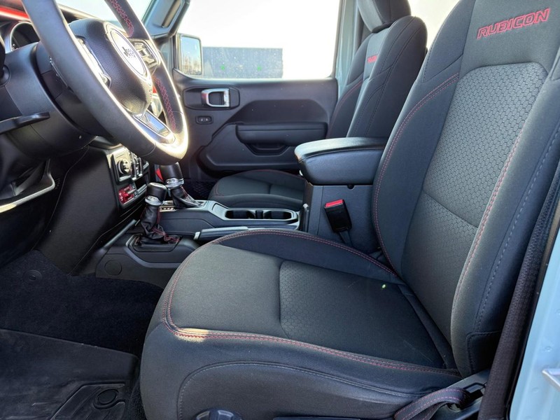 Jeep Wrangler Vehicle Full-screen Gallery Image 17